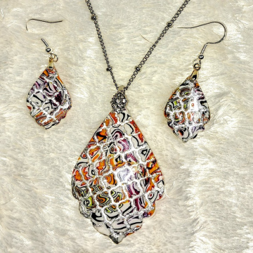 Morrocan Patterned Silver Leaf Pendant with EarringsUntitled Item