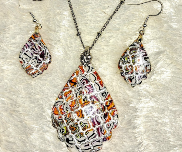 Morrocan Patterned Silver Leaf Pendant with EarringsUntitled Item